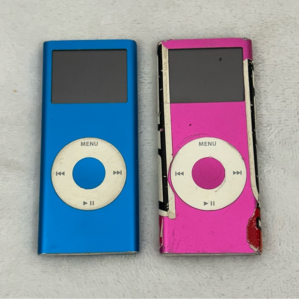 Set Of 2 Apple iPods Nano 4gb Pink & Blue Mini MP3 Players Untested for parts